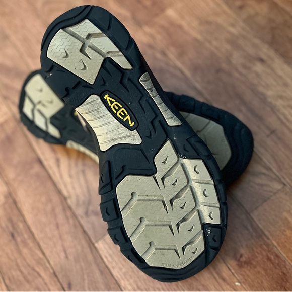 Keen hiking shoes new size 11/12 waterproof - Picture 2 of 4